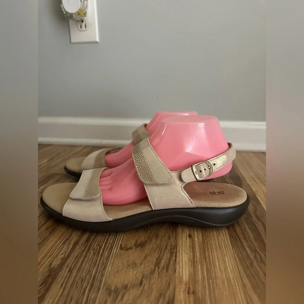 NWOT SAS Women’s Casual Nudu Heel Strap Sandal Golden Color Size 11.5 M